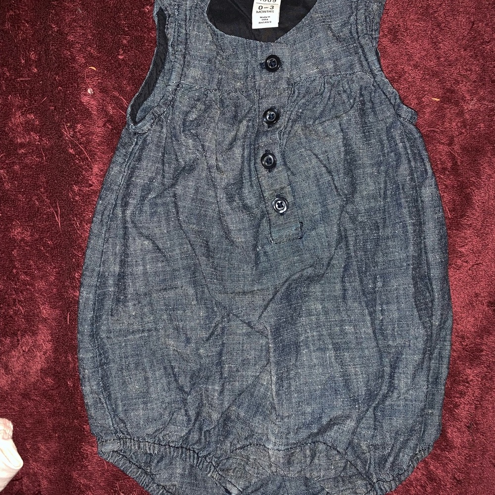 2 Baby Gap Rompers - Picture 6 of 7